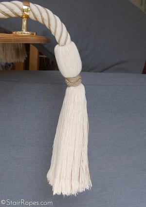 Ball tassel in wound white cotton Ball tassel in wound white cotton